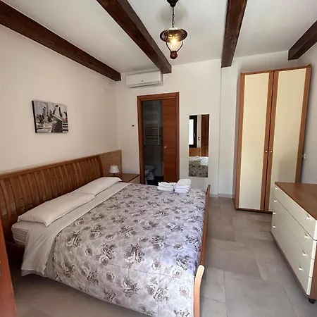 לינה וארוחת בוקר Le Grotte Di Notar 3*